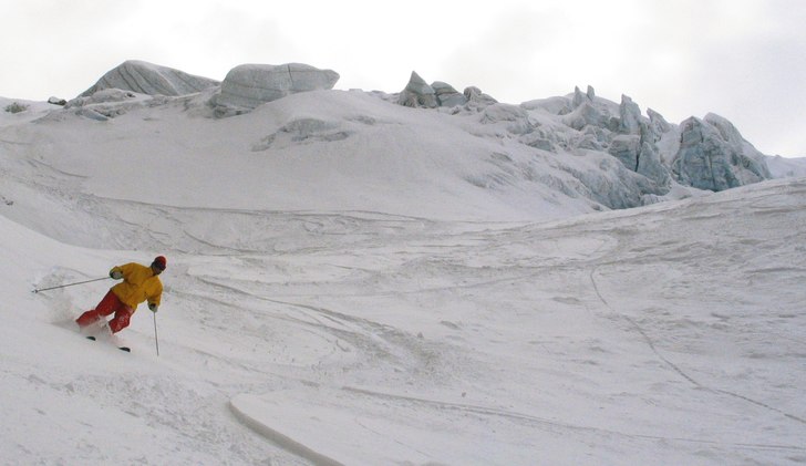 Skön snö på glaicären nedanför Titlis.. Foto: Tobias Antefelt. Åkare: Malin K.