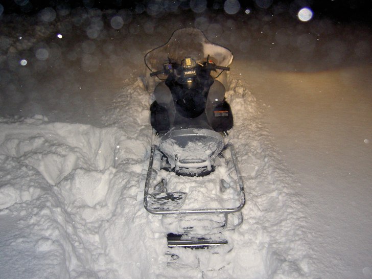 Bra parkering... ;)  hyffsat mkt snö iaf :D. Foto: Erik. Åkare: JT.