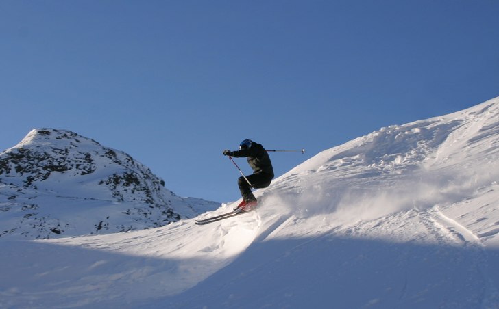 Offpist i Hemsedal.. Foto: Bo Hellemar. Åkare: Henrik Hellemar.
