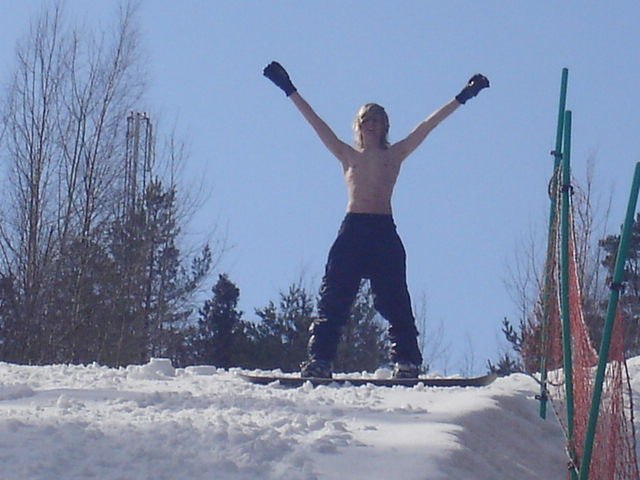 Så jävla nice. Varmt i backen i april :D. Foto: Petter Drotz. Åkare: Jag :D.