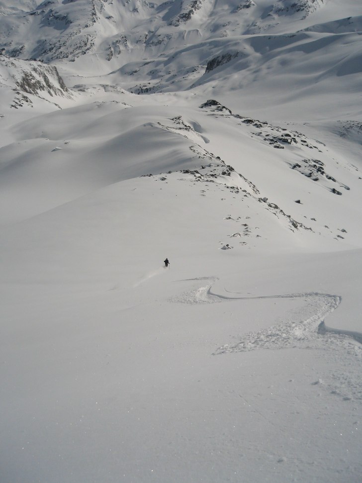 På väg bort mot Finger Chutes på Decker tog vi . Foto: Alexander Thurban. Åkare: David Clemensson.