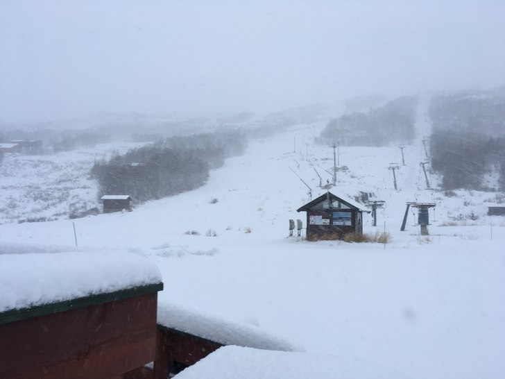 Det snør på Maurset :)
Det er tett snøver på M.