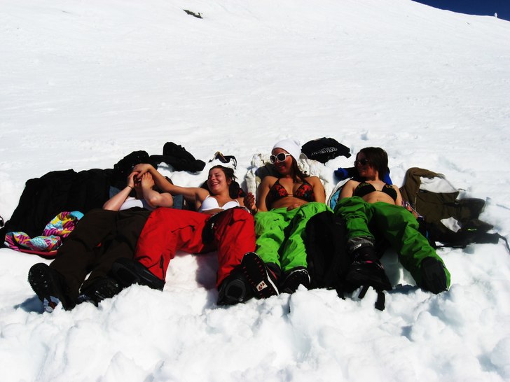 Tar en liten break. Foto: Michan. Åkare: Anna, Fredrika, Emma, Elin,.