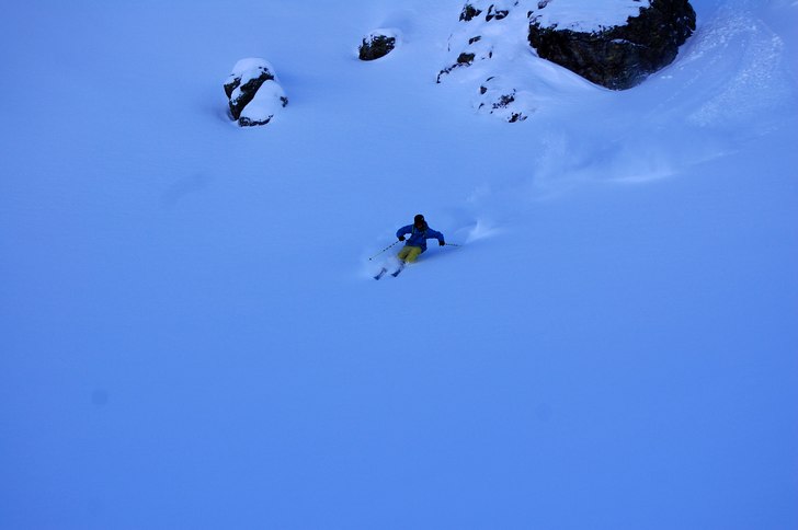 No friends on a powder day. That's why I'. Foto: Carl P. Sylvan. Åkare: Joakim Croy.