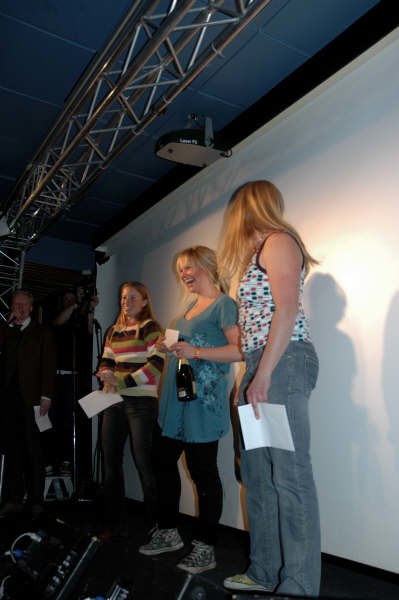 Foto: Ola Melin. Åkare: Karolina Ekman, Erika Edling och Sara Sandberg under damernas priscermoni.