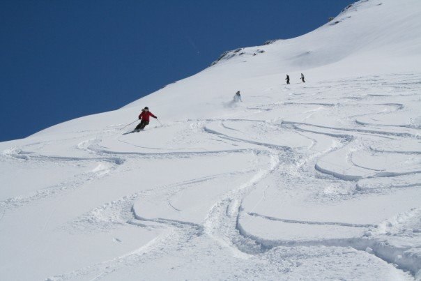 Foto: amelie westerberg. Åkare: emma lindgren, julia lorenzon.