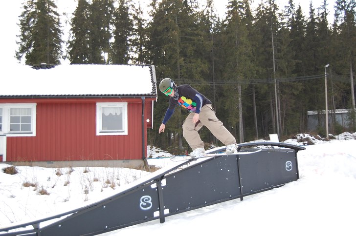 Nose slide. Foto: Mattias Ahl. Åkare: Martin Österberg.