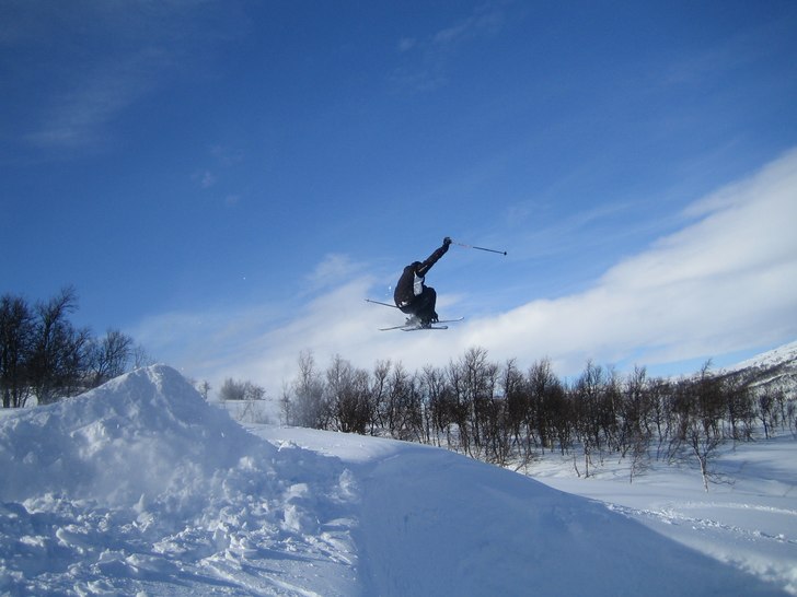 Drar en mute i naturhoppet. ;D . Foto: Viktor Frisk. Åkare: Jesper Westlin.