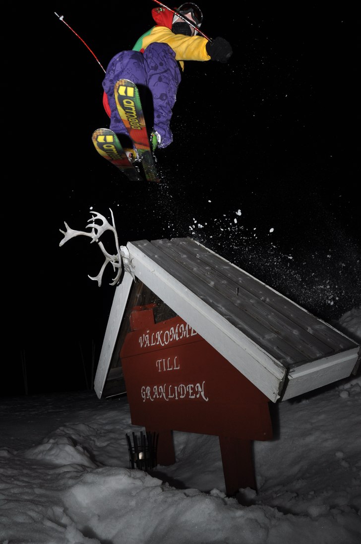 First I was like ettåtti över stugskylten samtid. Foto: Nasko. Åkare: Hampus ågren.