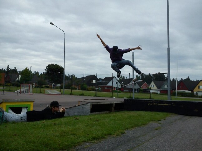 Jag gör kickflip över gap.. Foto: Jonathan Gunnarsson. Åkare: Noam Or.