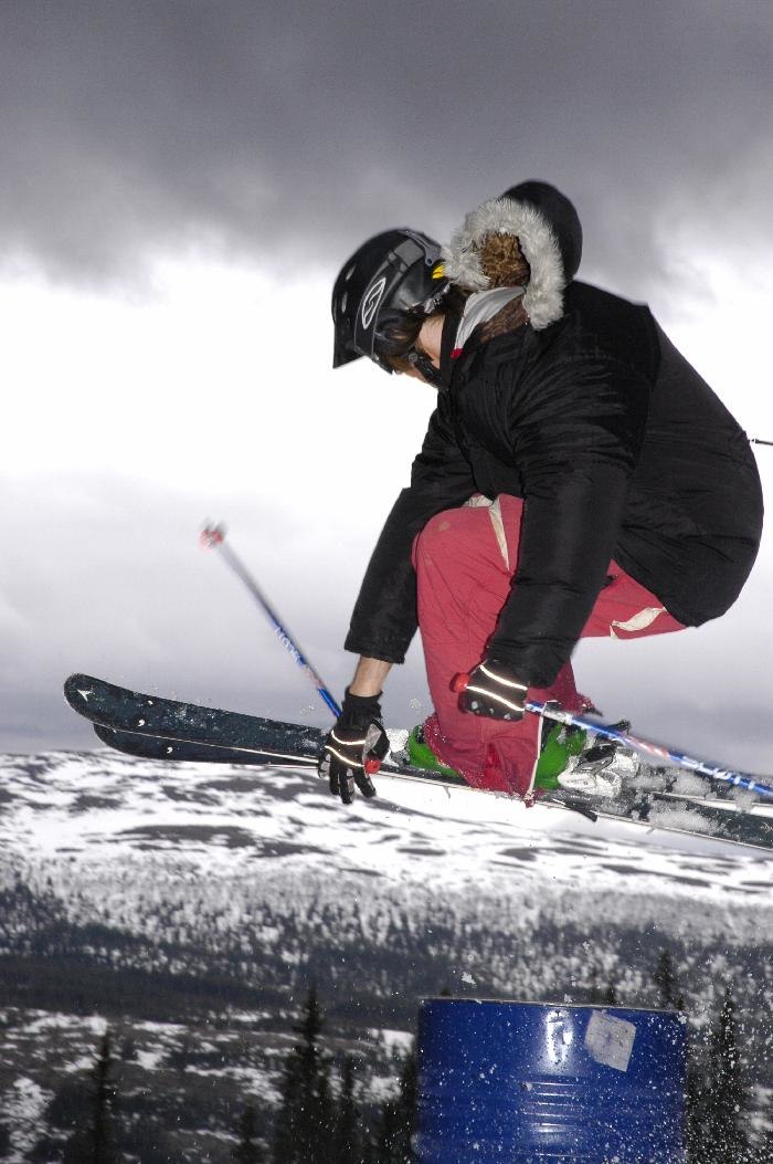 jag, basse + några fler byggde upp en railpark i . Foto: Håkan Bergendorff. Åkare: victor berglind.