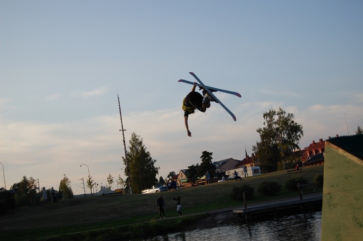 Flipp me grab:). Foto: Sofia Zackrisson. Åkare: Isabel Mattsson.