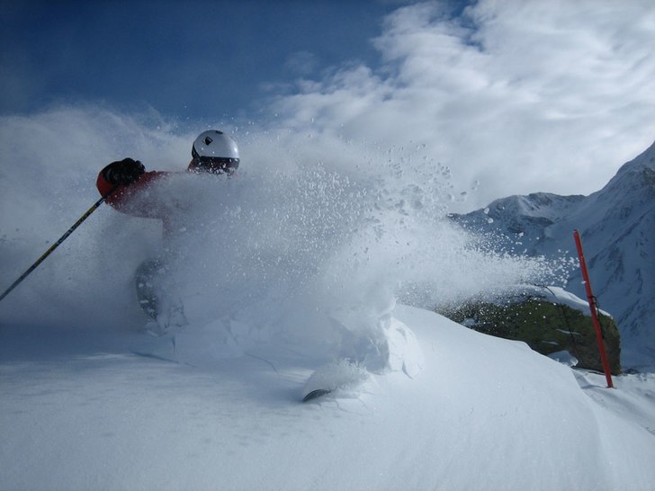 Bilden togs i Andermatt under våran roadtrip vint. Foto: Martin Karlsson. Åkare: Jonas Persson.