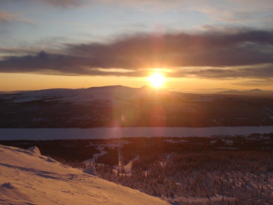 Lofsdalen under julveckan, finfint!. Foto: Linus Petersson. Åkare: - Solen över sömlingshågna(?) -.
