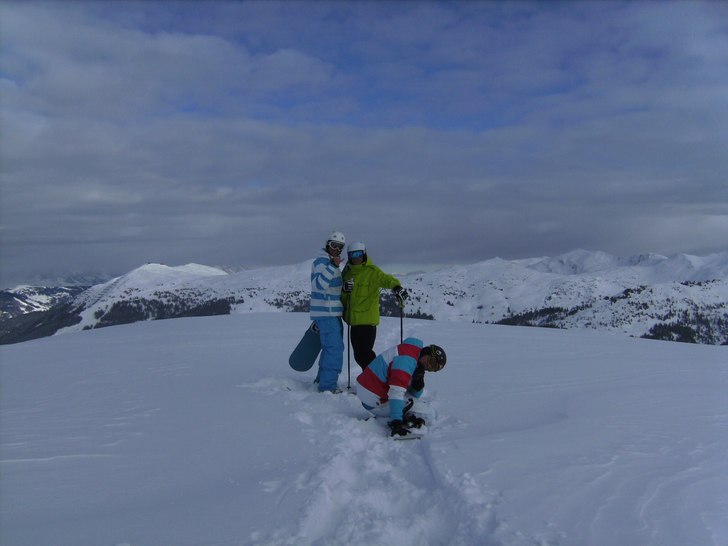 Bilden är tagen innan säsongens bästa offpistå. Foto: Marcus Johansson. Åkare: Gustaf, Sebastian och Andreas.