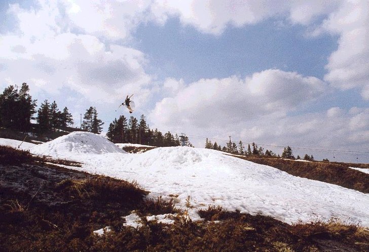 Frontflip X, tagen efter en Big Jump/Air tävling . Foto: Jesper Eklund. Åkare: Fredrik Eklund.