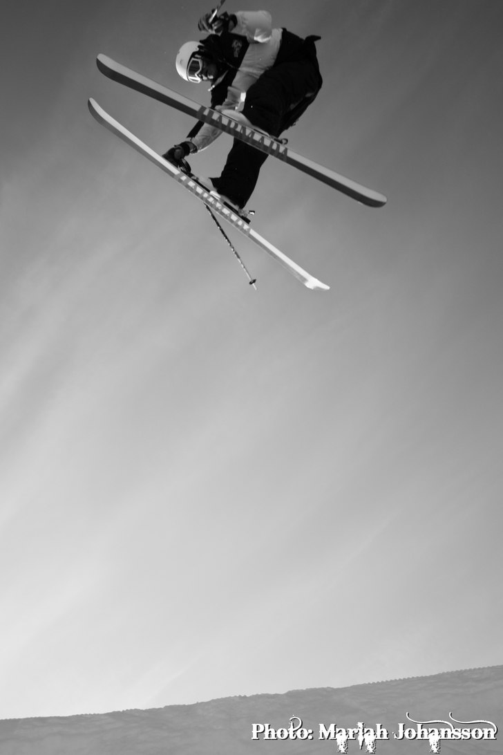 sw 3 ghetto, Maria skjuter underifrån.. Foto: Mariah Johansson. Åkare: David Tornéus.