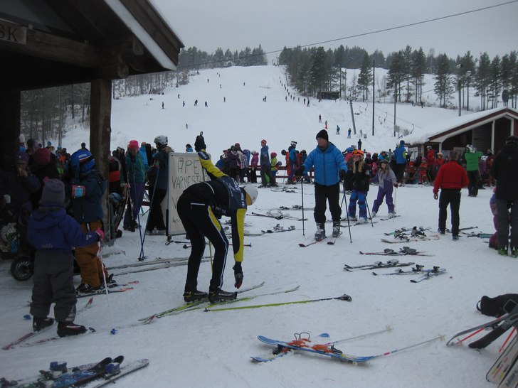 Nå er bakken full av nylaget snø igjen!!

I dag.