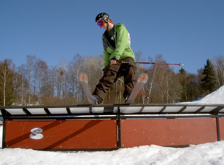 Slickar mig om mun på en mumsig C-box =D. Foto: Martin Thuresson. Åkare: Joakim Mårtensson.