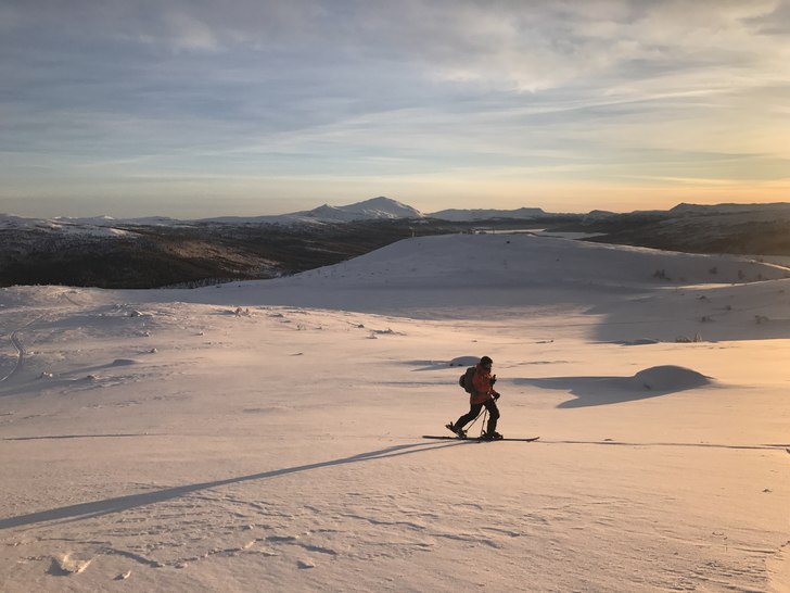 Ella Swan på väg upp till Storsten och åkets st. Foto: Gustav Corin.