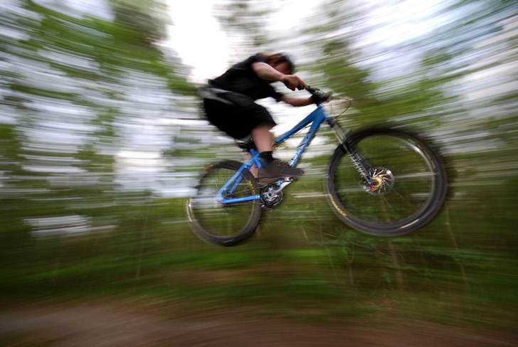 Philip ligger på flat-out-speed och passar på at. Foto: eric Westling. Åkare: Philip Rylander.