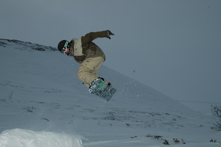 Maxi gör en 3:a. Foto: Henrik Samuelsson. Åkare: Maximilian Hjort.