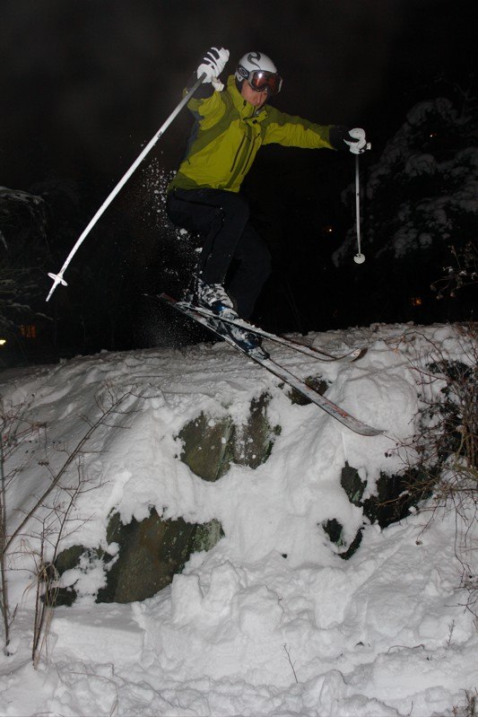 Hoppade lite klippor i Hägerstensåsens vilda off. Foto: Knut. Åkare: Johan.
