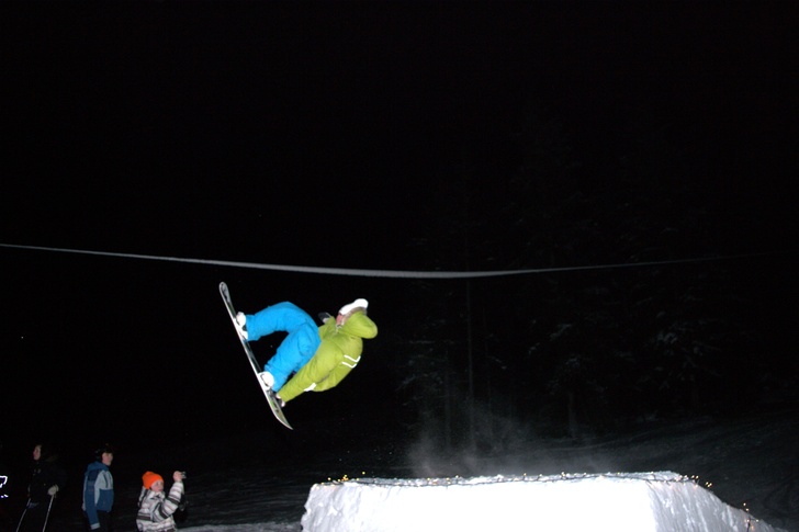 Filiph kör på Photo Night. Foto: Jan Röhlander. Åkare: Filiph Näs.