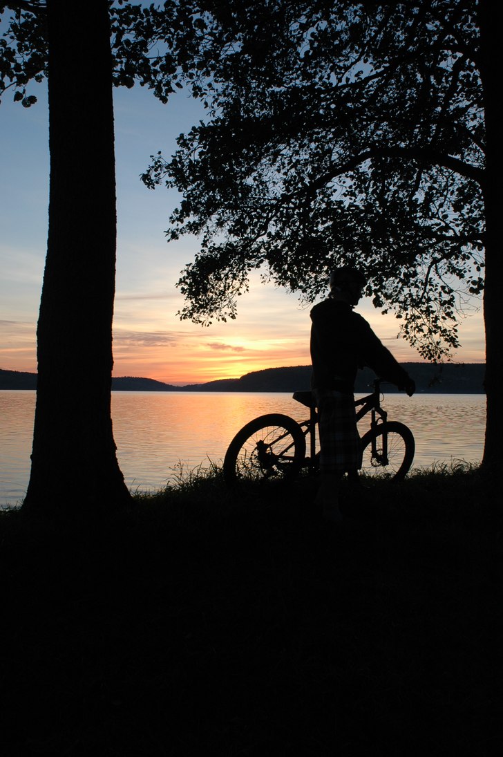jocke chillar lite efter bra cykling. Foto: Andreas Knoop. Åkare: Joakim Croy.