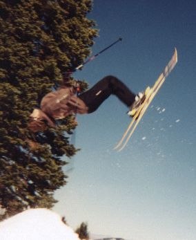 Jag gör en backflip i åre . Foto: Sebastian Lapinski. Åkare: Peter Lindström.