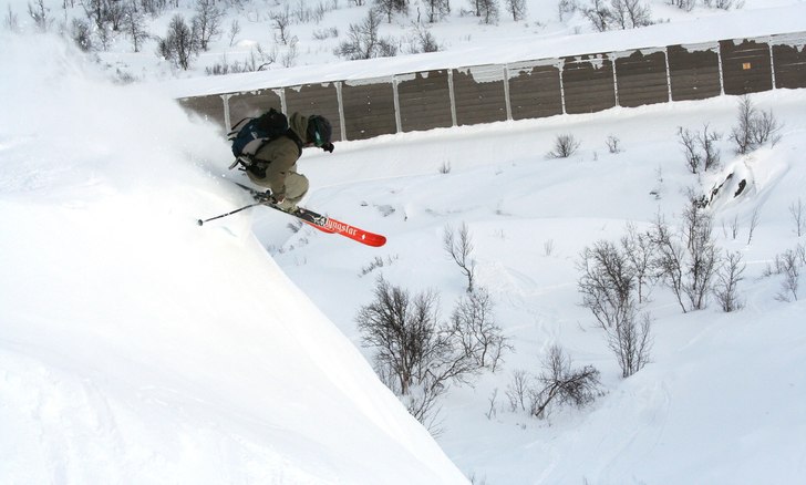 Danne drar ut nedan lumpen. En super helg i Gräns. Foto: Johan Pettersson. Åkare: Danne Lindh.