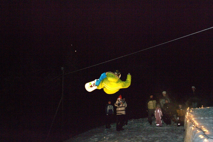 Filiph kör på Photo Night!. Foto: Jan Röhlander. Åkare: Filiph Näs.