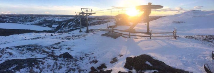 Skisenteret nyter sin morgensol 
.