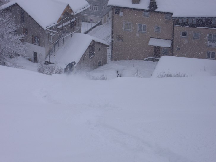 Det gäller och skynda sig ner till första ölen . Foto: Robert Hortlund. Åkare: Magnus Kron.