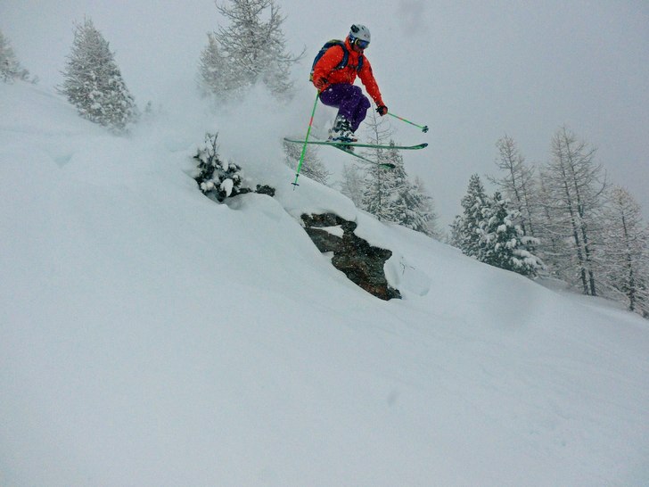 Lekfull åkning i Fornetskogen!. Foto: Karin Lindgren. Åkare: Robert Hortlund.