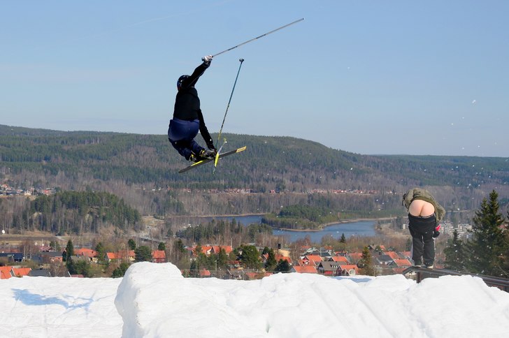 Oscar visar mig sin vackra vita bakdel:P. Foto: Oscar Quicklund. Åkare: Fredrik Schaerström.