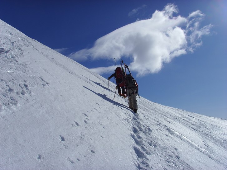 På väg ifrån Rifugio Gnifetti 3647 möh mot Pun. Foto: Andreas Olsson. Åkare: Jonas strömqvist,Björn gansjö.