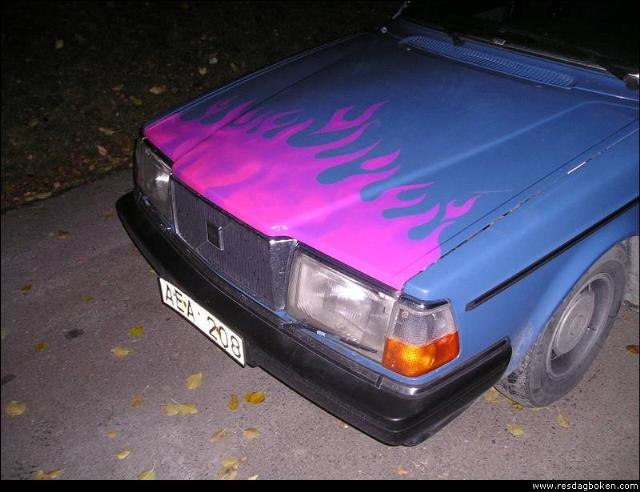 Vår kära gamla 245:a som Henke utsmyckade med un. Foto: David Wersén. Åkare: Simon, Christoffer, David och jag.