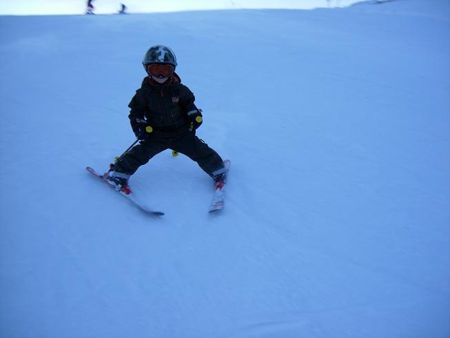 Bara ute och glider lite med min nya hjälm.. Foto: Pappa. Åkare: Robin Sandström.