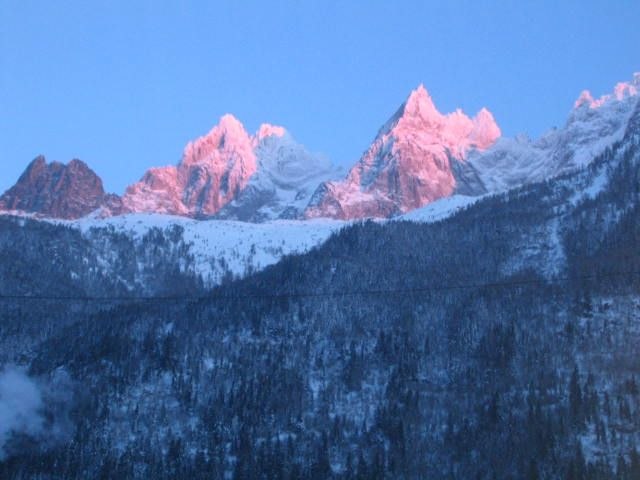 Bilden är tagen nere från torget någonstans, ja. Foto: (Jag) Adrian Frölund.