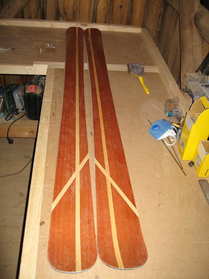 "Arrow"
149 118 132
Length: 196cm
Cus. Foto: ColdBlue. Åkare: ColdBlue.