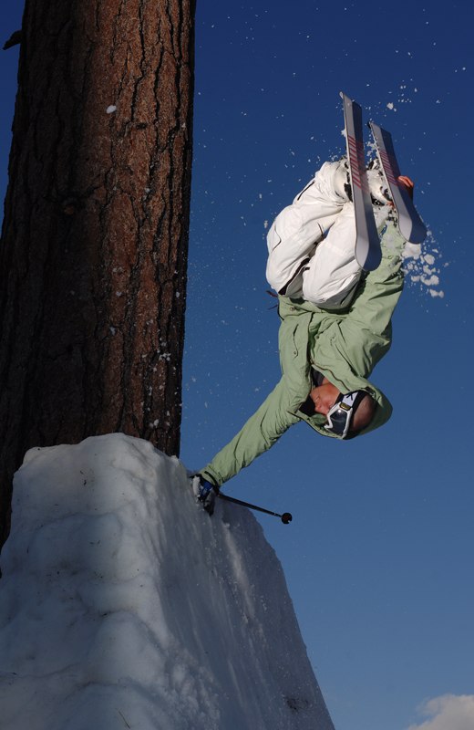 Vi fortsätter med handplants. Även när vädret . Foto: Mattias Fredriksson. Åkare: TJ Schiller.
