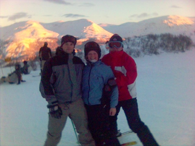 på toppen!!!. Foto: johanna malmborg. Åkare: viktor, jag, olle.