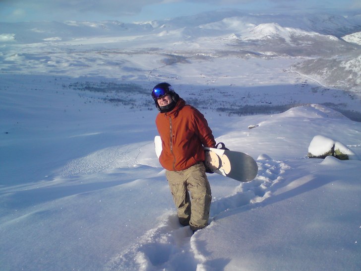 efter en skön 20 minuters hike upp till enliten t. Foto: Petter Sundbye. Åkare: Kalle Nilsson.