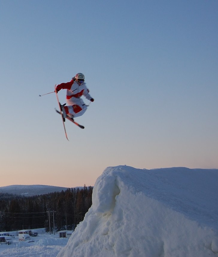 trehundrasextiograderssnurrmedhanpåläggning. Foto: Robin Bergström. Åkare: RasmusRosénLindahl.