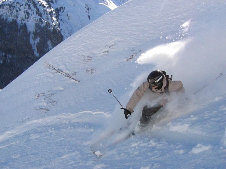 Viktor åker puder under Galzig.... Foto: Tomas Pernek. Åkare: Viktor Thunell.