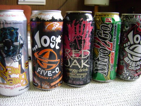 Pappa tar med sig hem ett lass med amerikansk läs. Foto: Dan Asplund. Åkare: Burkarna.