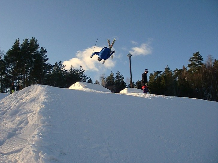 skutt. Foto: Wille Falk. Åkare: Jesper Olsson (jag).