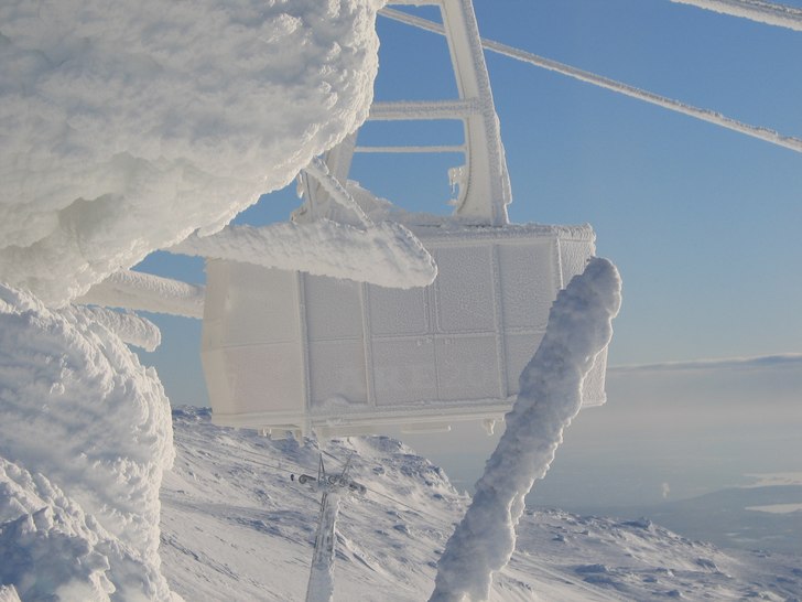 En lite lätt översnöad kabinbana. Foto: Erik.