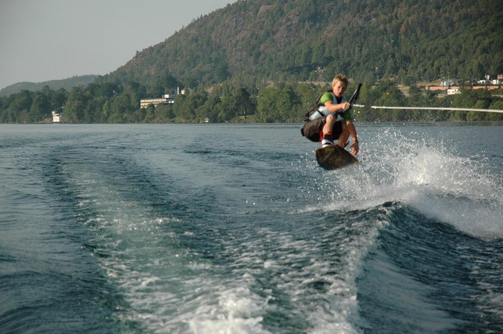 hopp med wekeboard . Åkare: Anton svensson.